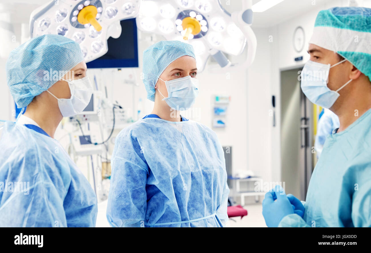 group of surgeons in operating room at hospital Stock Photo - Alamy