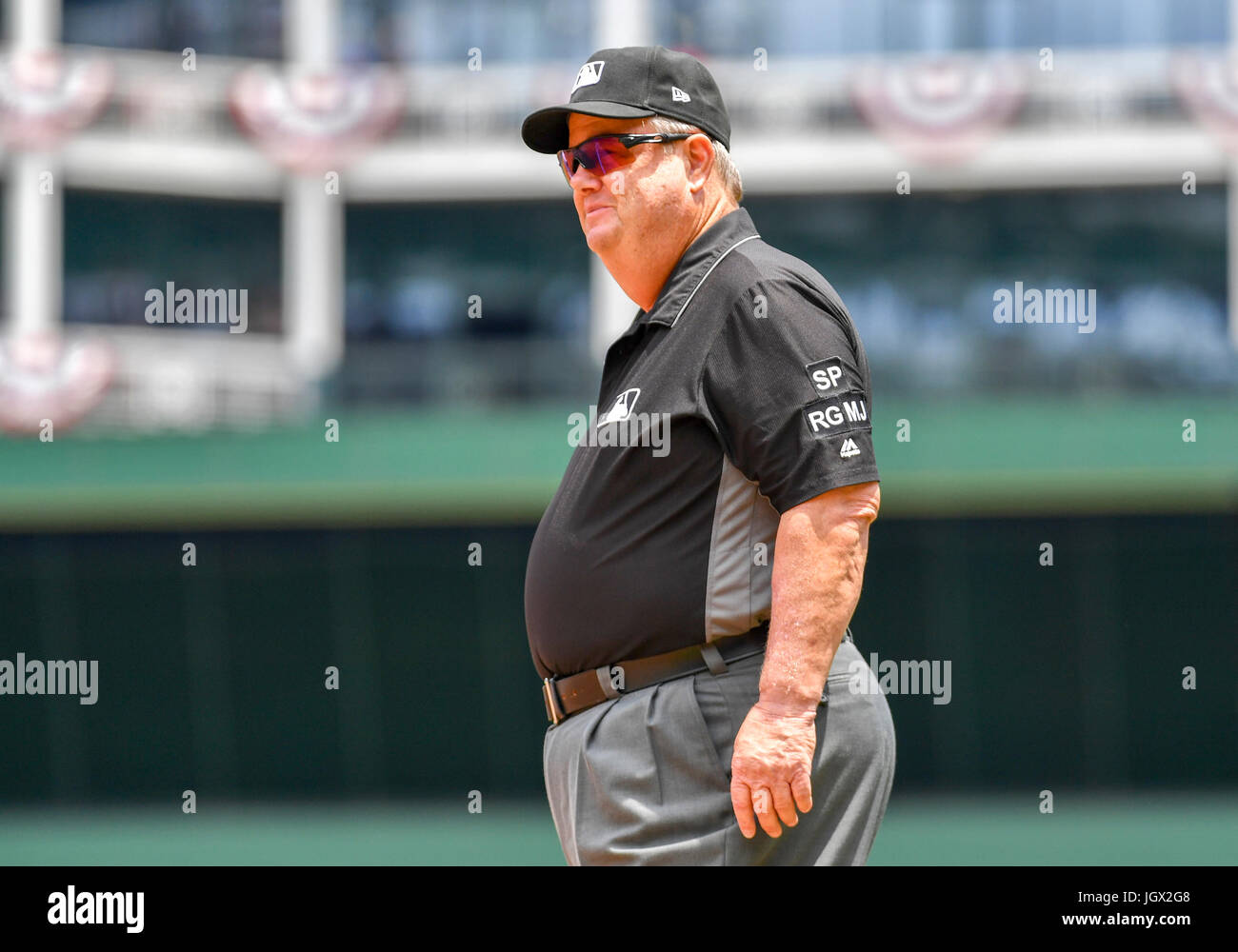 Joe west umpire hi-res stock photography and images - Alamy