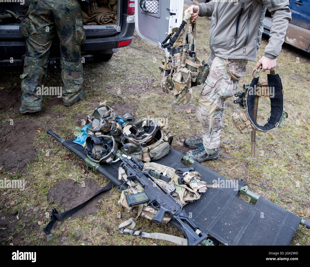 Magdeburg Germany 1st Mar 17 Soldiers Of The German Military Stock Photo Alamy