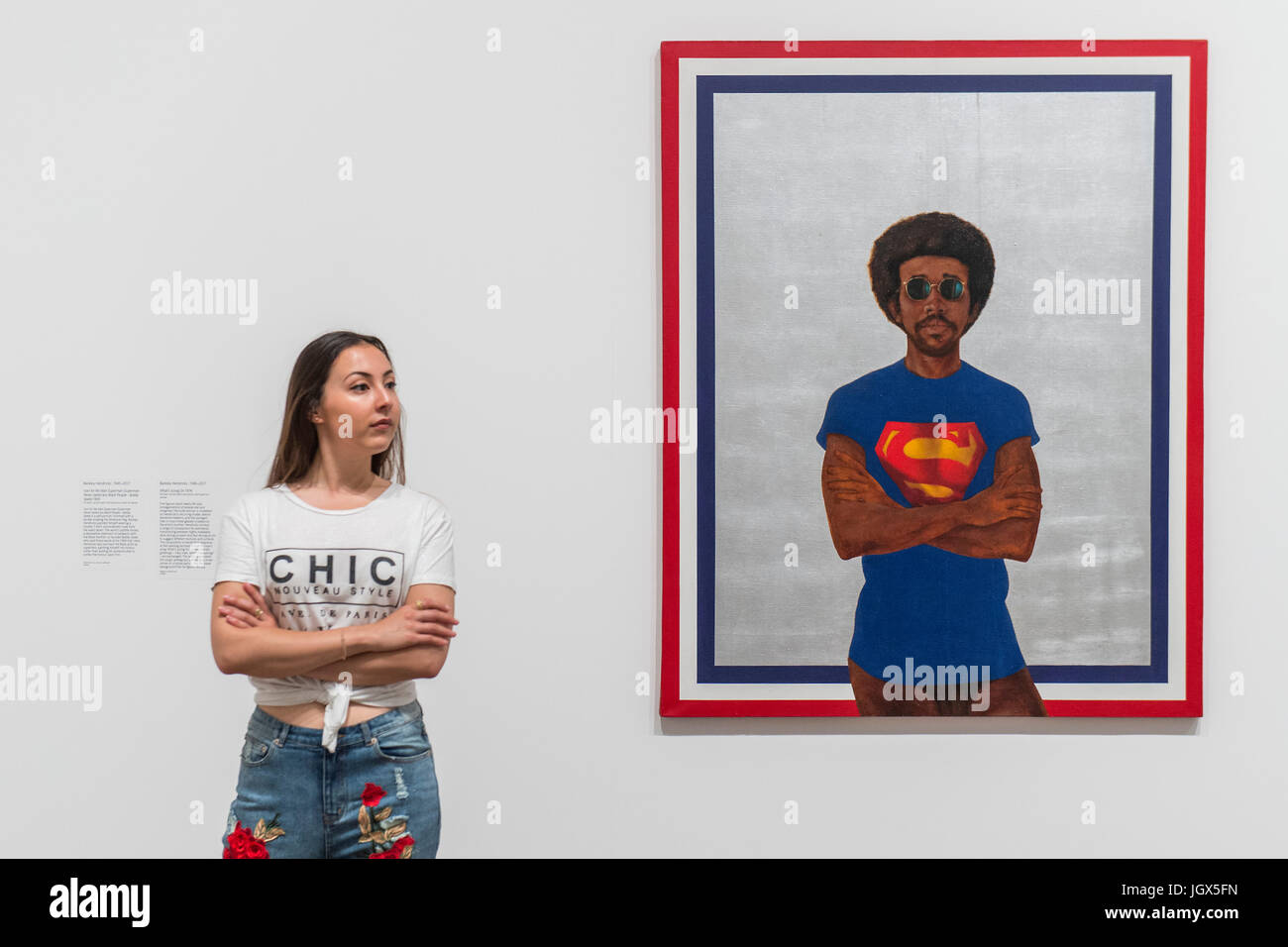 Black man art gallery hi-res stock photography and images - Alamy