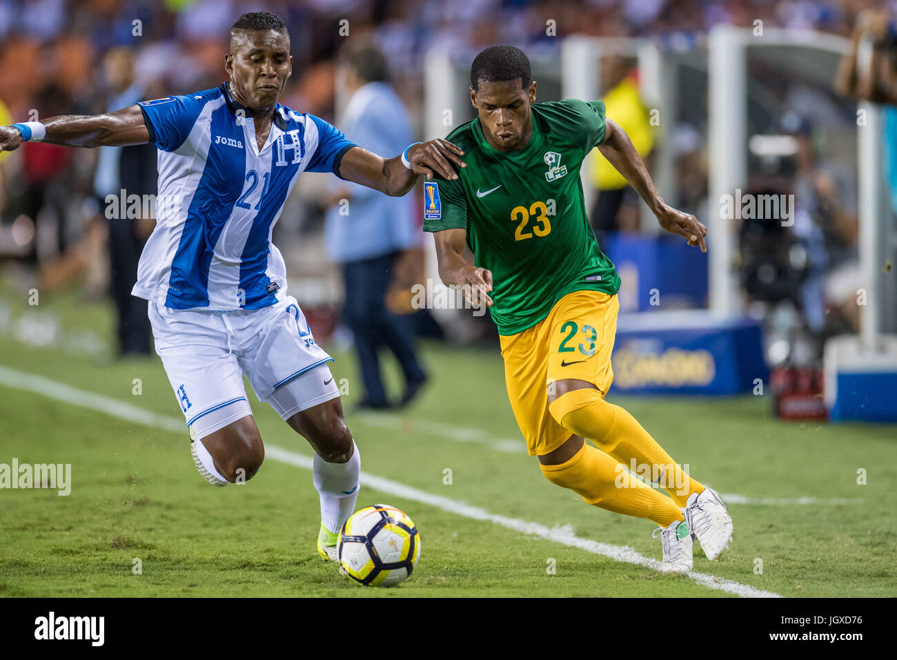 Houston, Texas, USA. 11th July, 2017. Honduras defender Brayan Beckeles (21) and French Guiana midfielder Ludovic Baal (23) battle for the ball during the 1st half of an international CONCACAF Gold Cup soccer match between Honduras and French Guiana at BBVA Compass Stadium in Houston, TX on July 11th, 2017. The game ended in a 0-0 draw. Credit: Trask Smith/ZUMA Wire/Alamy Live News Stock Photo