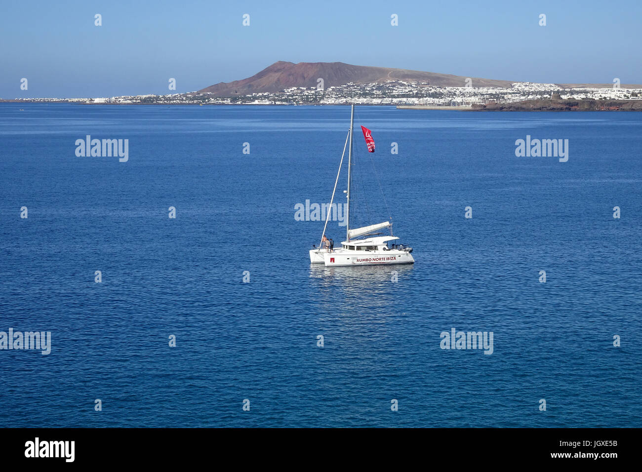Katamaran vor Playa Blanca, Lanzarote, Kanarische Inseln, Europa | Catamara at Playa Blanca, Lanzarote, Canary islands, Europe Stock Photo