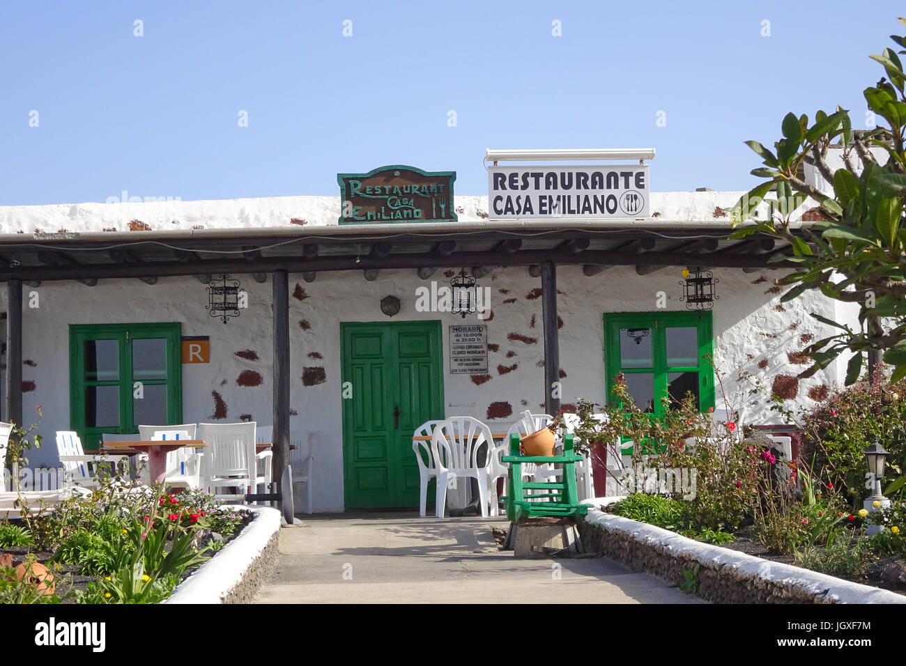 Restaurant Casa Emiliano, typisch kanarisches Haus mit Vorgarten, Femes, Lanzarote, Kanarische Inseln, Europa | Restaurant Casa Emiliano, typical cana Stock Photo