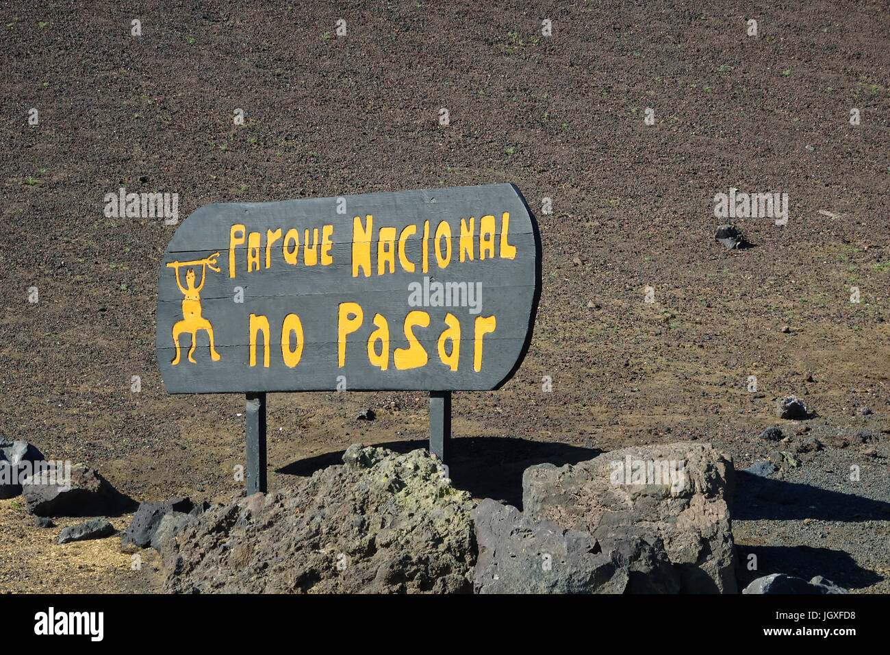 Schild 'Parque National, no pasar' Betreten verboten, Feuerberge, Montanas del Fuego, Nationalpark Timanfaya, Lanzarote, Kanarische Inseln, Europa | S Stock Photo