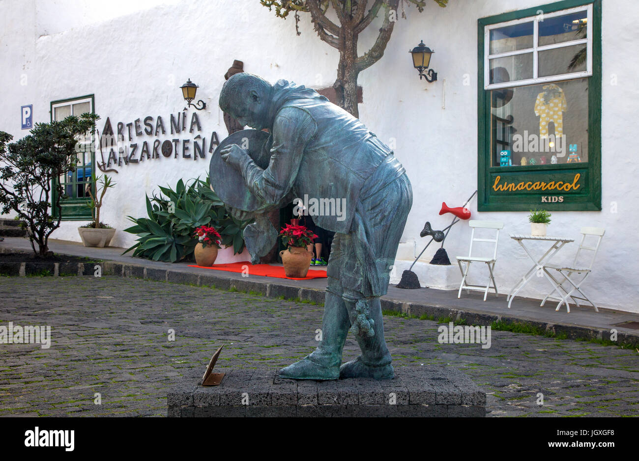 Bronzestatue in Teguise, Lanzarote, Kanarische Inseln, Europa | Bronze statue at Teguise, Lanzarote, Canary islands, Europe Stock Photo