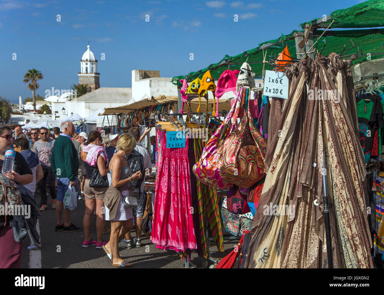 Woechentlicher Sonntagsmarkt in Teguise, Lanzarote, Kanarische Inseln, Europa | Weekly sunday market at Teguise, Lanzarote, Canary islands, Europe Stock Photo