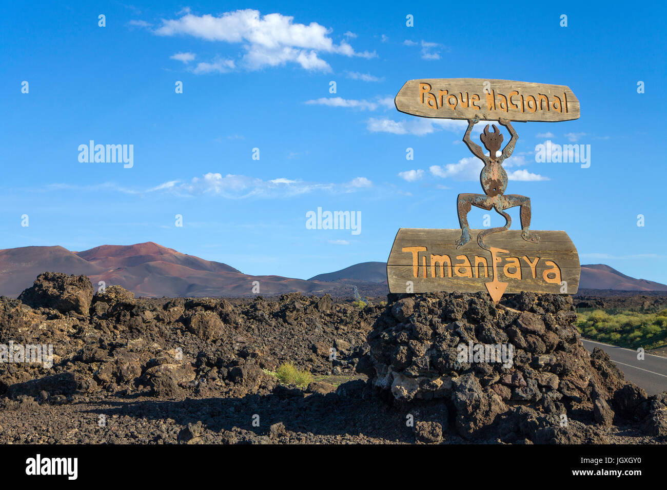 Hinweisschild, Beginn vom Parque Nacional de Timanfaya, entworfen von Cesar Manrique, Nationalpark Timanfaya, Lanzarote, Kanarische Inseln, Europa | S Stock Photo