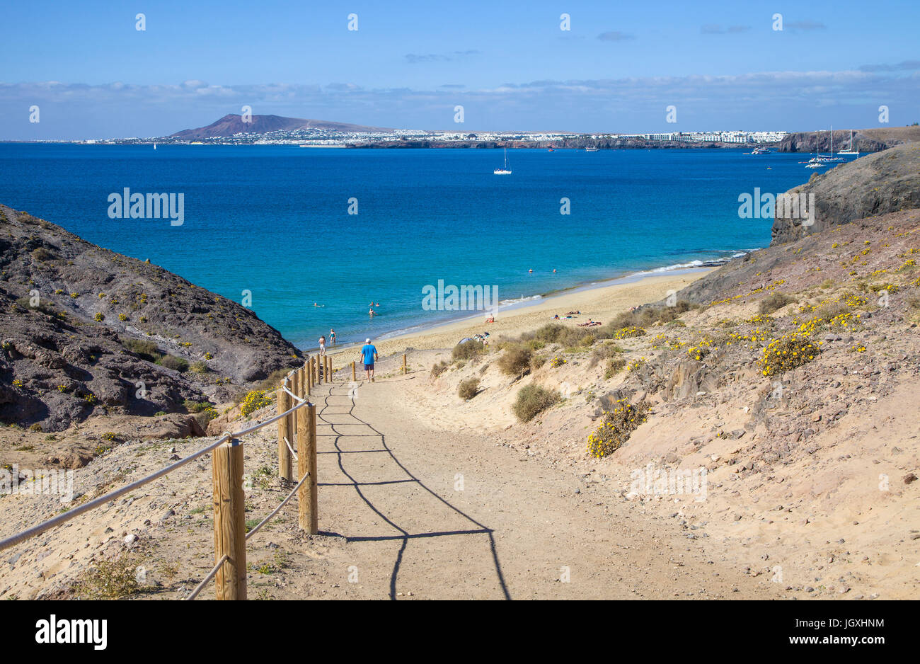 Abgang zum Playa de la Cera einer von sechs Papagayo-Straenden am Punta Papagayo, Playa Blanca, sie gehoeren zu den schoensten Straenden auf Lanzarote Stock Photo