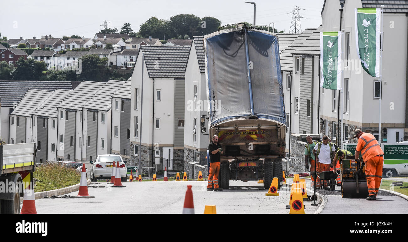 Picture by Paul Slater/PSI - Copyrighted Image - New housing estate ...