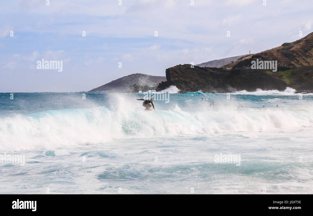 Big wave hawaii hi-res stock photography and images - Alamy