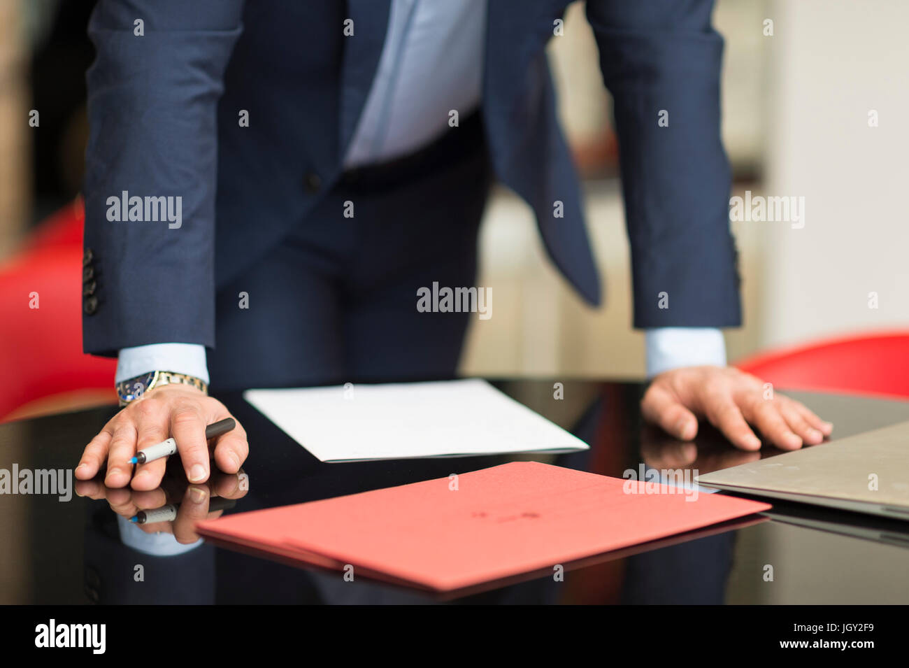 Businessmans hi-res stock photography and images - Alamy