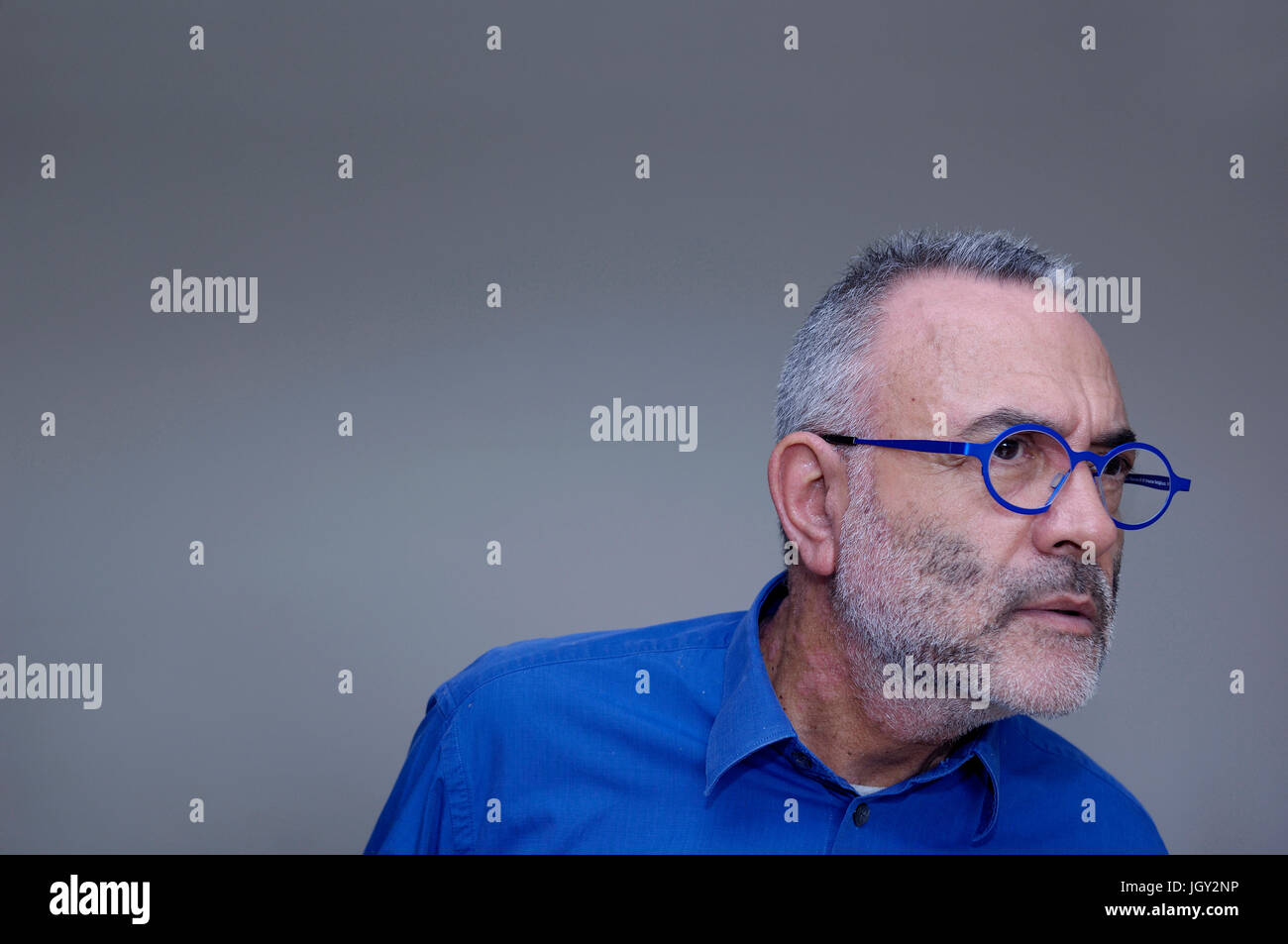 Man in glasses blue shirt hi-res stock photography and images - Alamy
