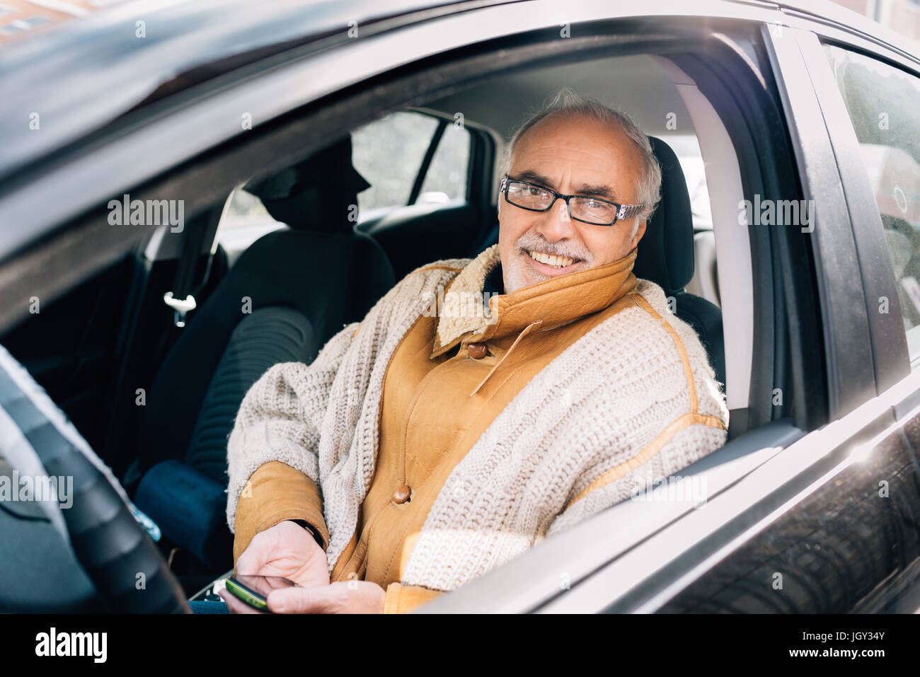 Male sitting alone in car hi-res stock photography and images - Alamy