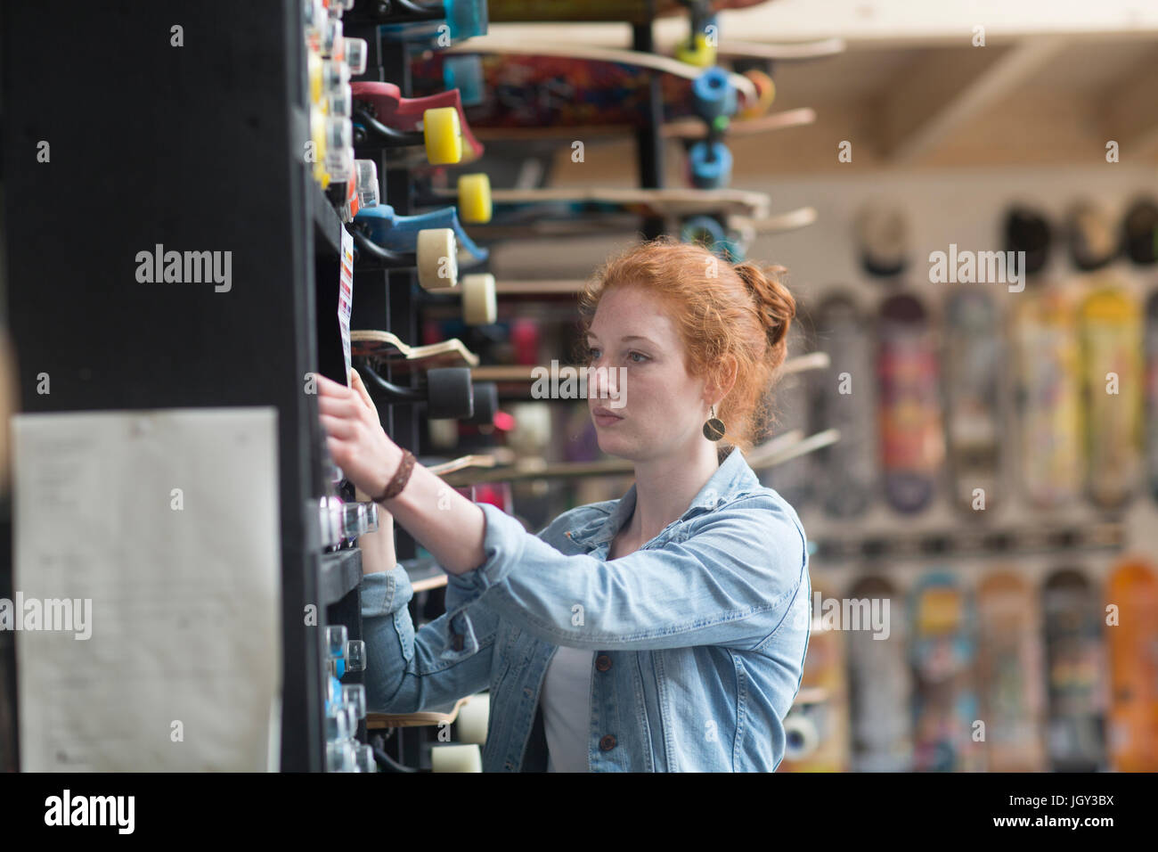 Labor skateboard shop hi-res stock photography and images - Alamy