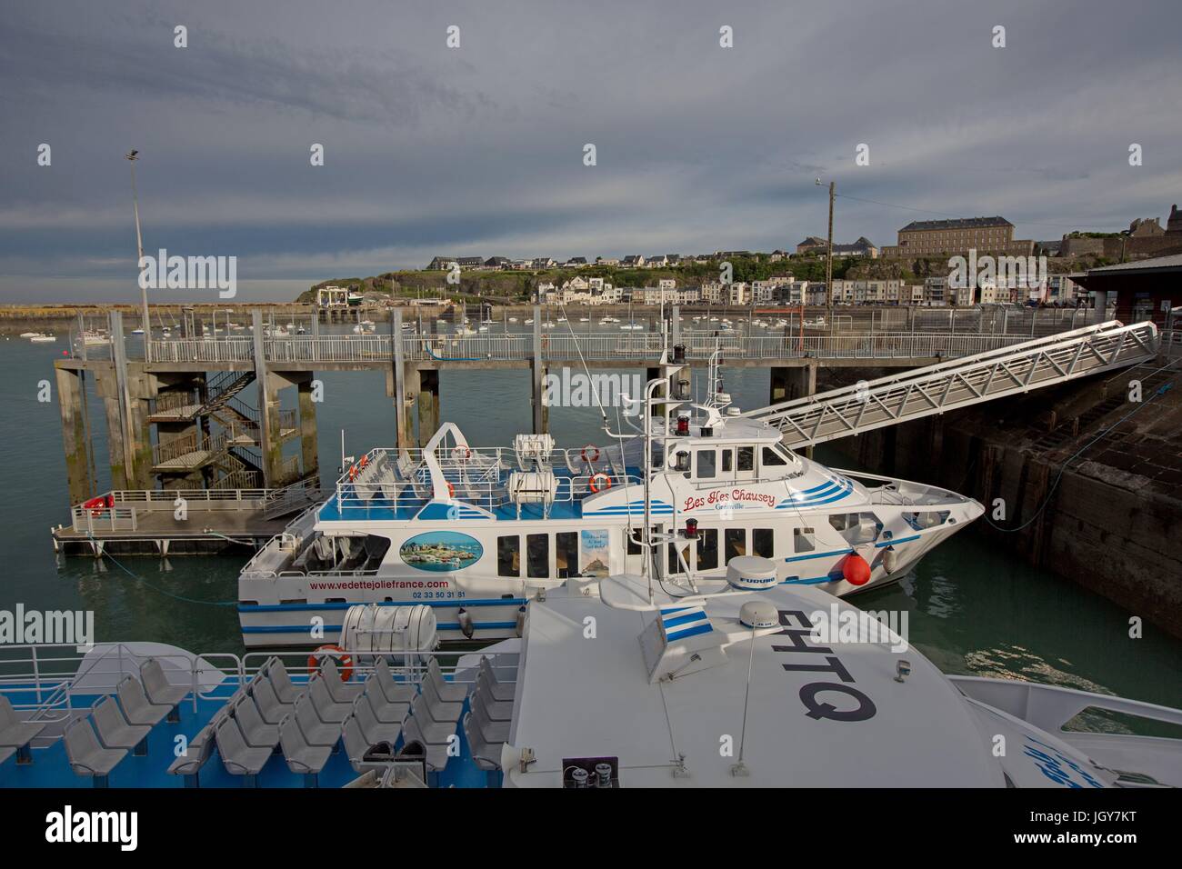 France, Région Normandie (ancienne Basse Normandie), Manche, Baie du Mont Saint-Michel, Granville, port, embarcadère pour les Iles Chausey Photo Gilles Targat Stock Photo