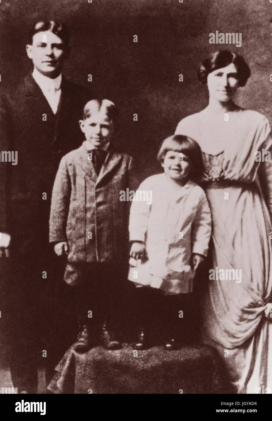 Ronald Reagan as a young boy with is family Stock Photo