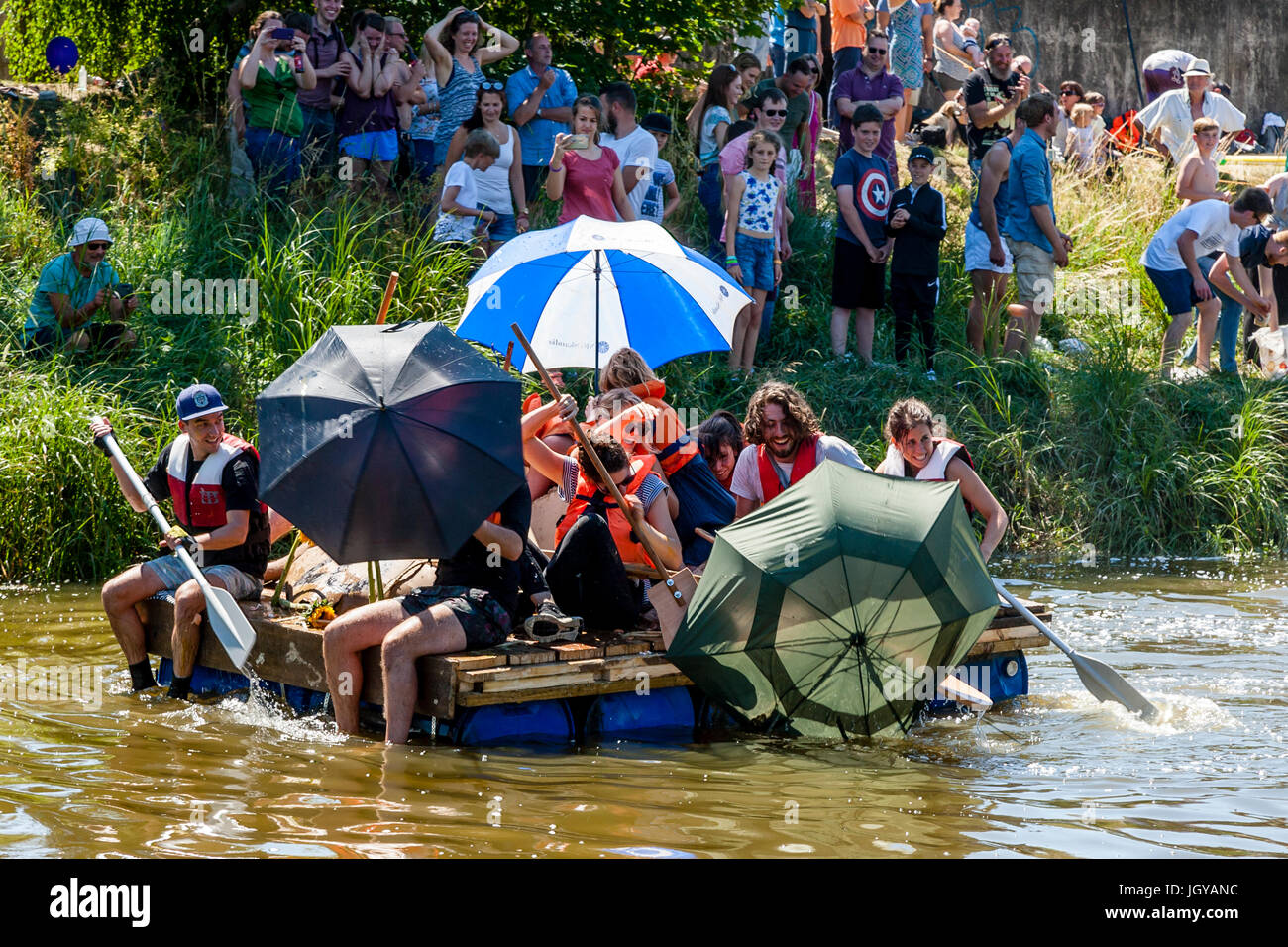 The Annual Lewes Raft Race On The River Ouse. The Participants In Home Made Rafts Are Traditionally Pelted with Eggs and Flour By Onlookers, Lewes, UK Stock Photo