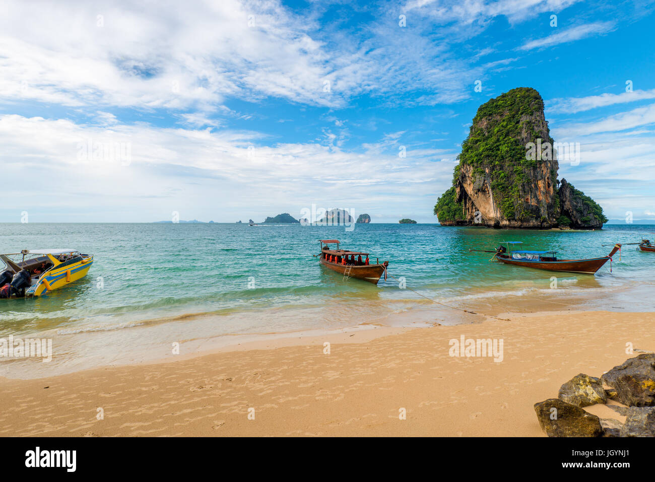 Fast small thai boats hi-res stock photography and images - Alamy