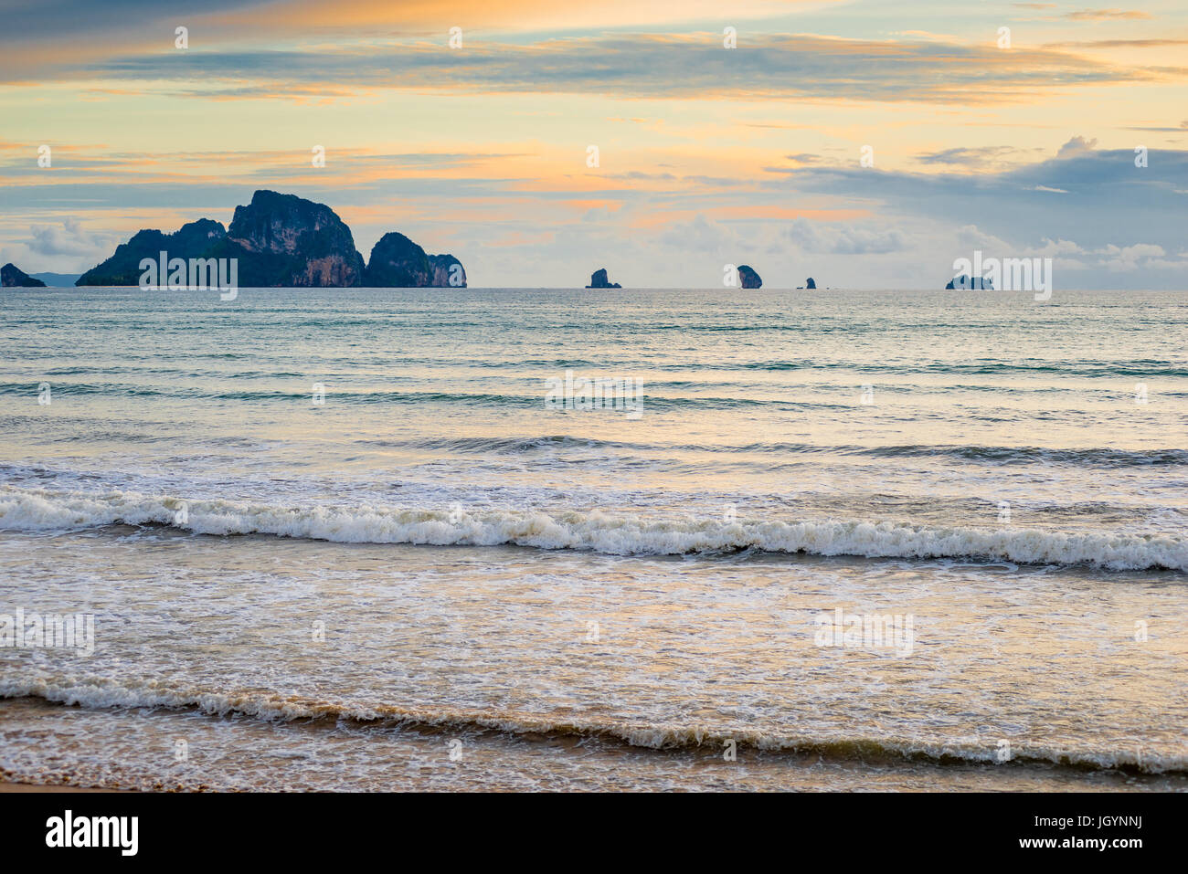 Beautiful evening sea sky hi-res stock photography and images - Alamy