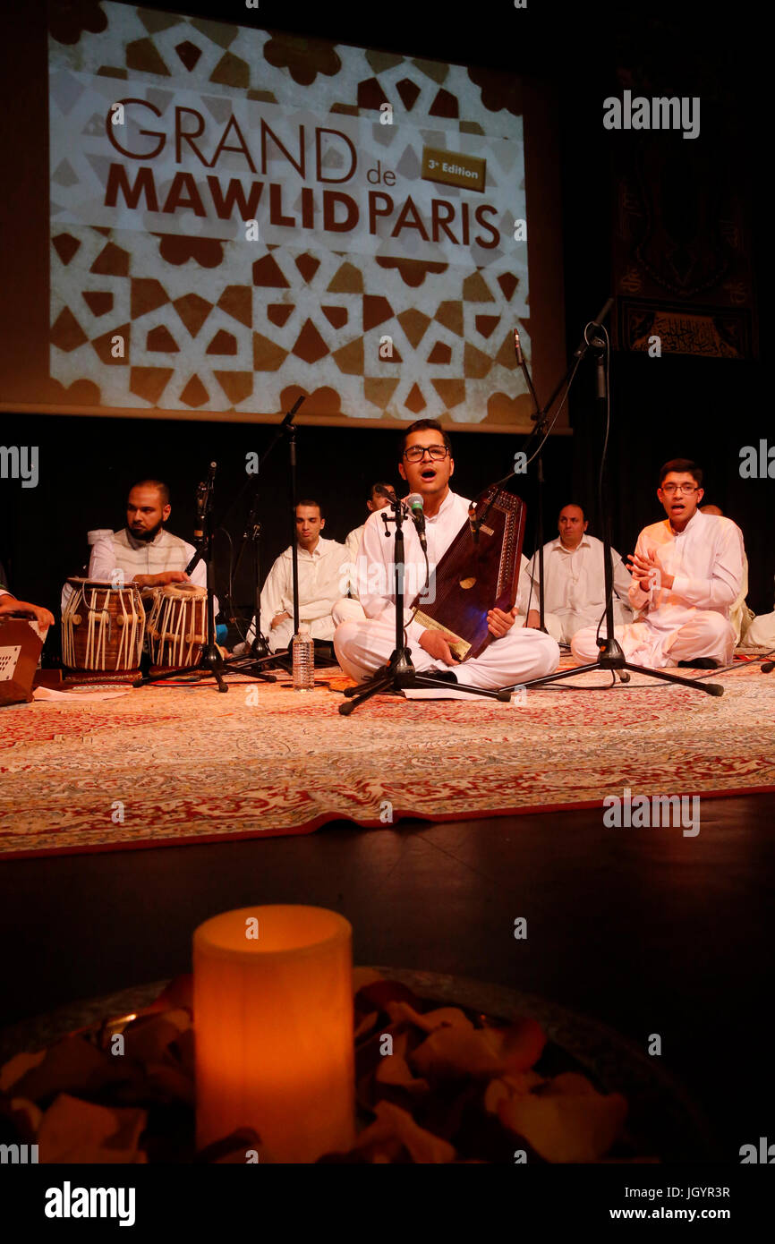 Grand Mawlid de Paris sufi gathering and celebration.  Sunni Khanqa group (Mauritius). France. Stock Photo