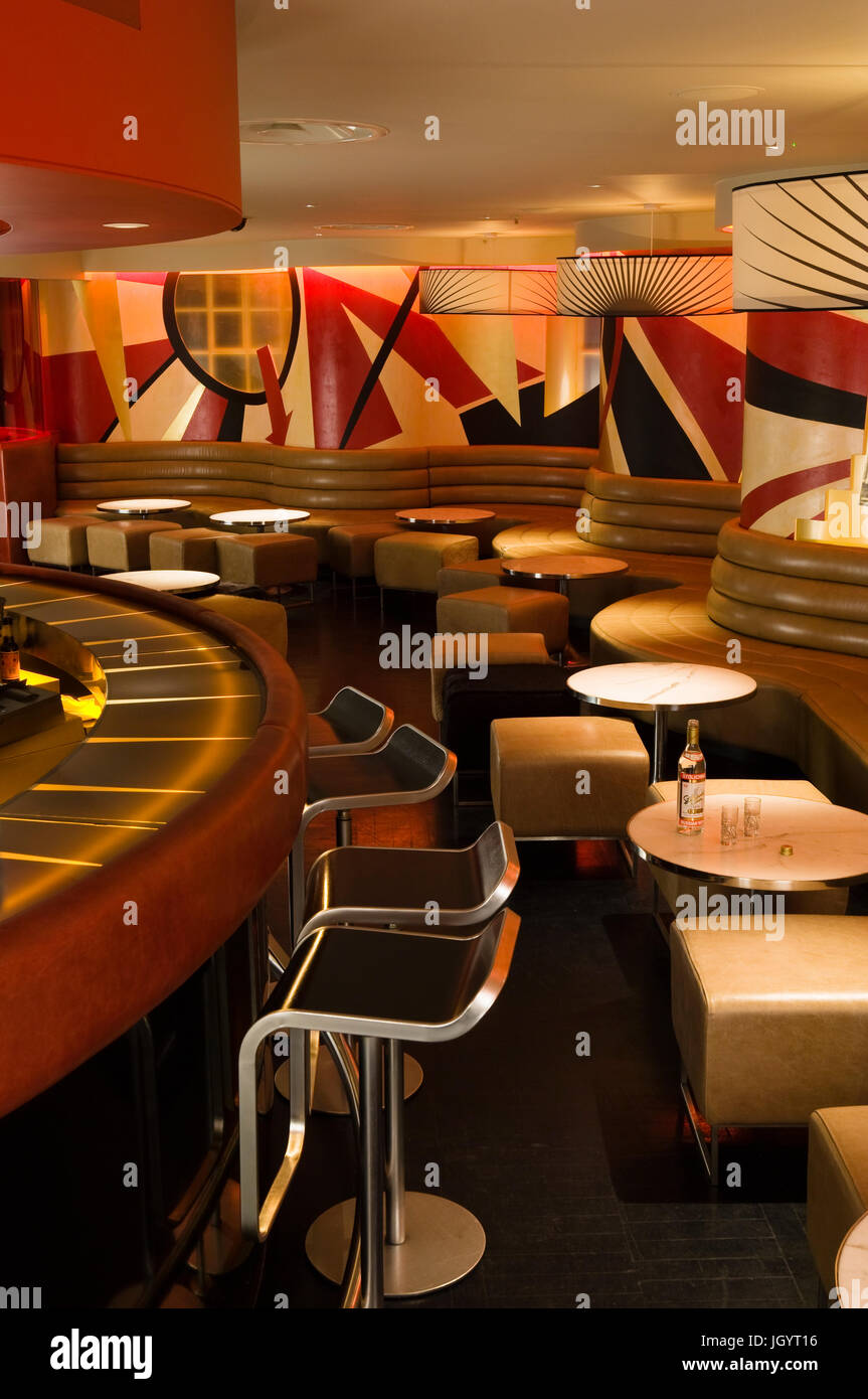 Анальды секстегі семіз және шашты әйел