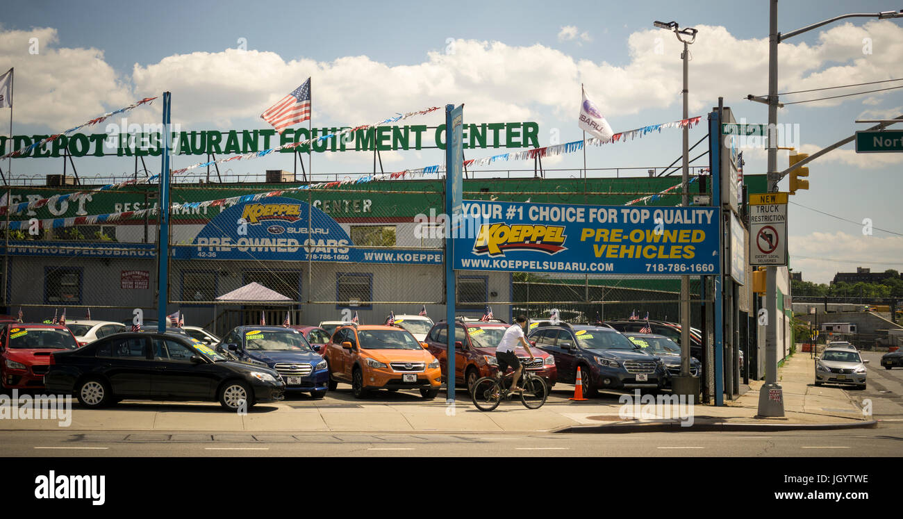 A dealer in used cars in the Woodside neighborhood of Queens in New York on Sunday, July 9, 2017. ( © Richard B. Levine) Stock Photo