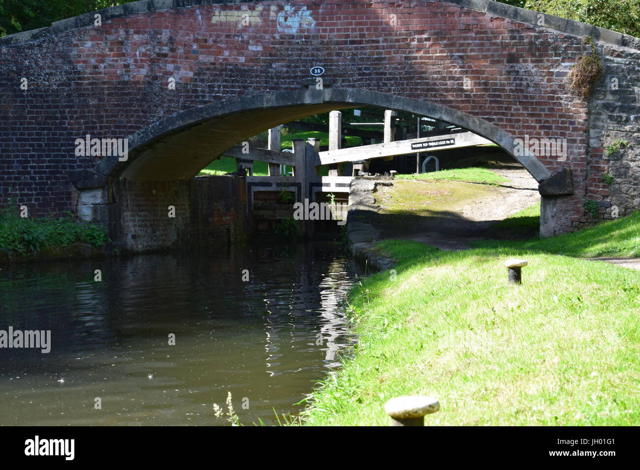 Arched bridge over Chesterfield Canal Stock Photo Alamy