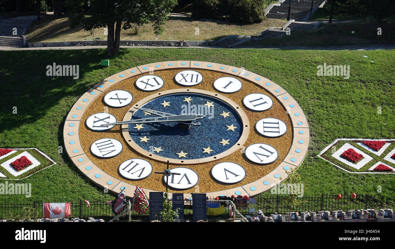 Floral clock hires stock photography and images Alamy