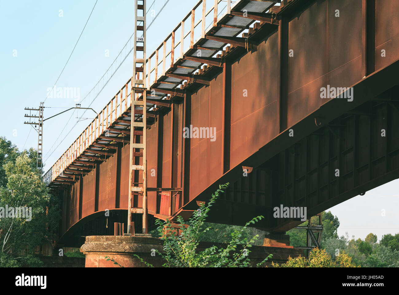 Old iron railway bridge hi-res stock photography and images - Alamy