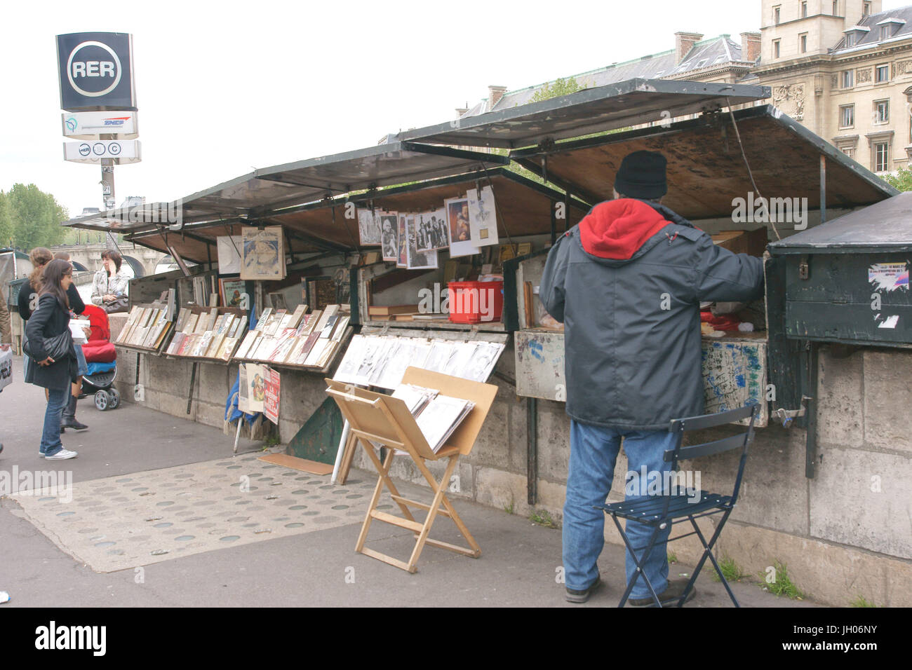 Sidewalk, Street seller, Quai des Grands Augustins, 6ème arrondissement, (75006), Paris, France Stock Photo