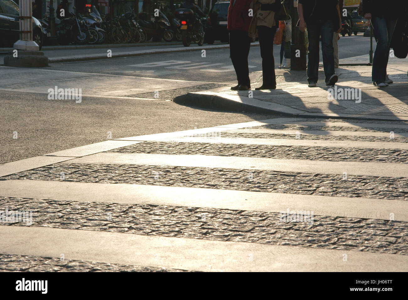 Sidewalk, Legs, Rue Saint Antoine, 4ème arrondissement, (75004), Paris