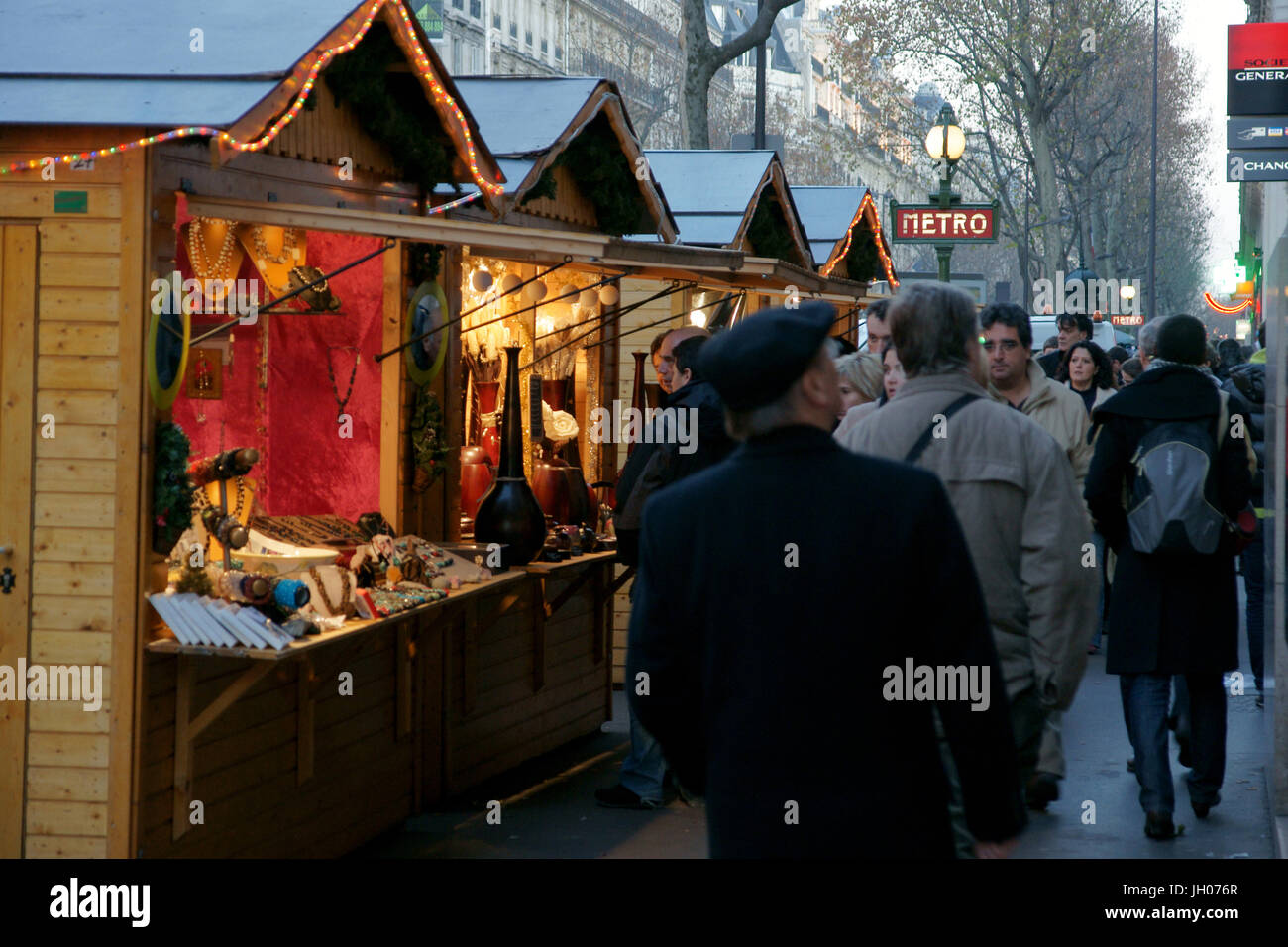 Newsstand, People, Boulevard Haussmann - 75008, (75), Paris, France Stock Photo