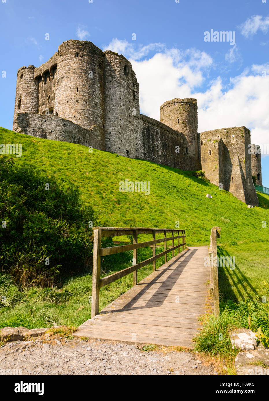 Kidwelly Castle close to the River Gwendraeth. Kidwelly (Cydweli), Carmarthenshire. Wales. Stock Photo