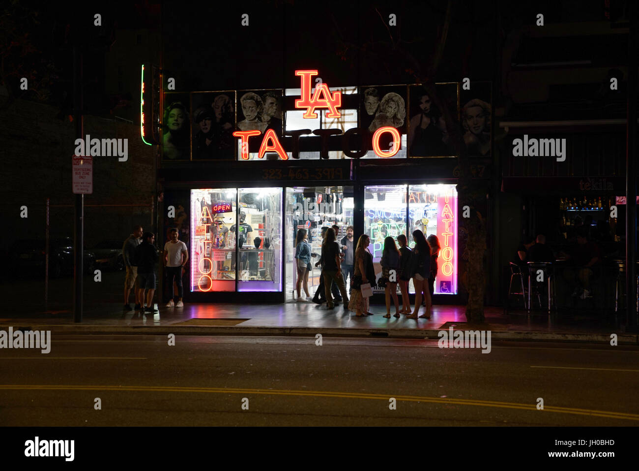 Los Angeles California USA Tattoo Shop On Hollywood Boulevard At   Los Angeles California Usa Tattoo Shop On Hollywood Boulevard At Night JH0BHD 