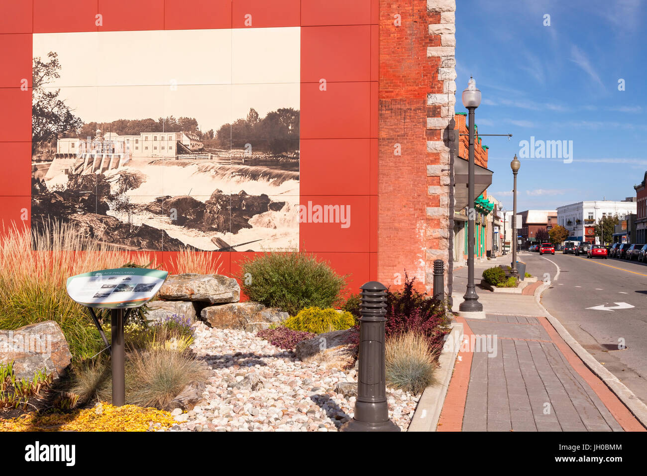 A wall mural depicting The Buckingham Mill along Avenue de Buckingham