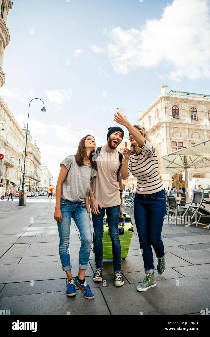 Drei Touristen in Wien, Österreich Stock Photo - Alamy