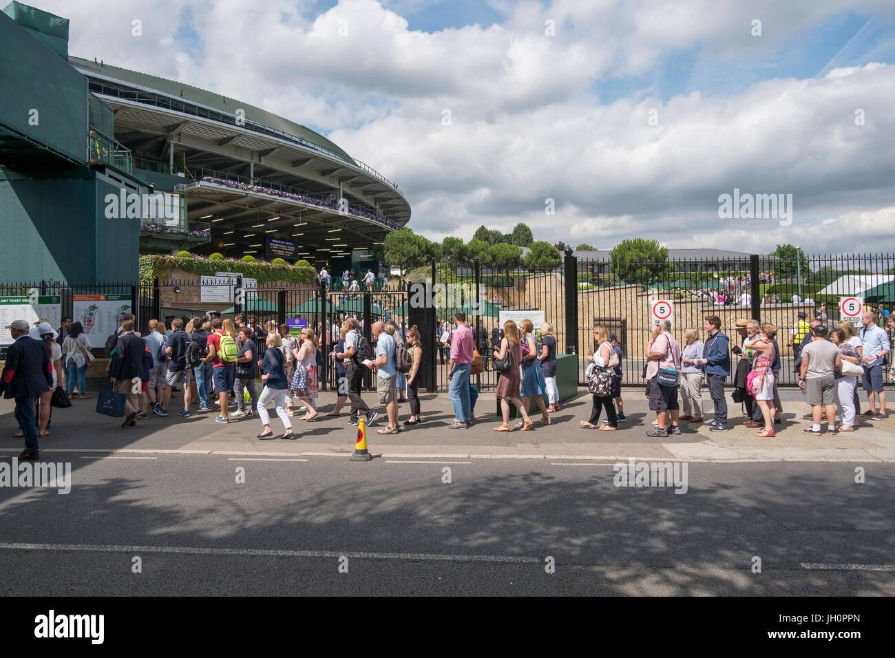 4th July 2017. Streets around the AELTC during the Wimbledon Tennis ...