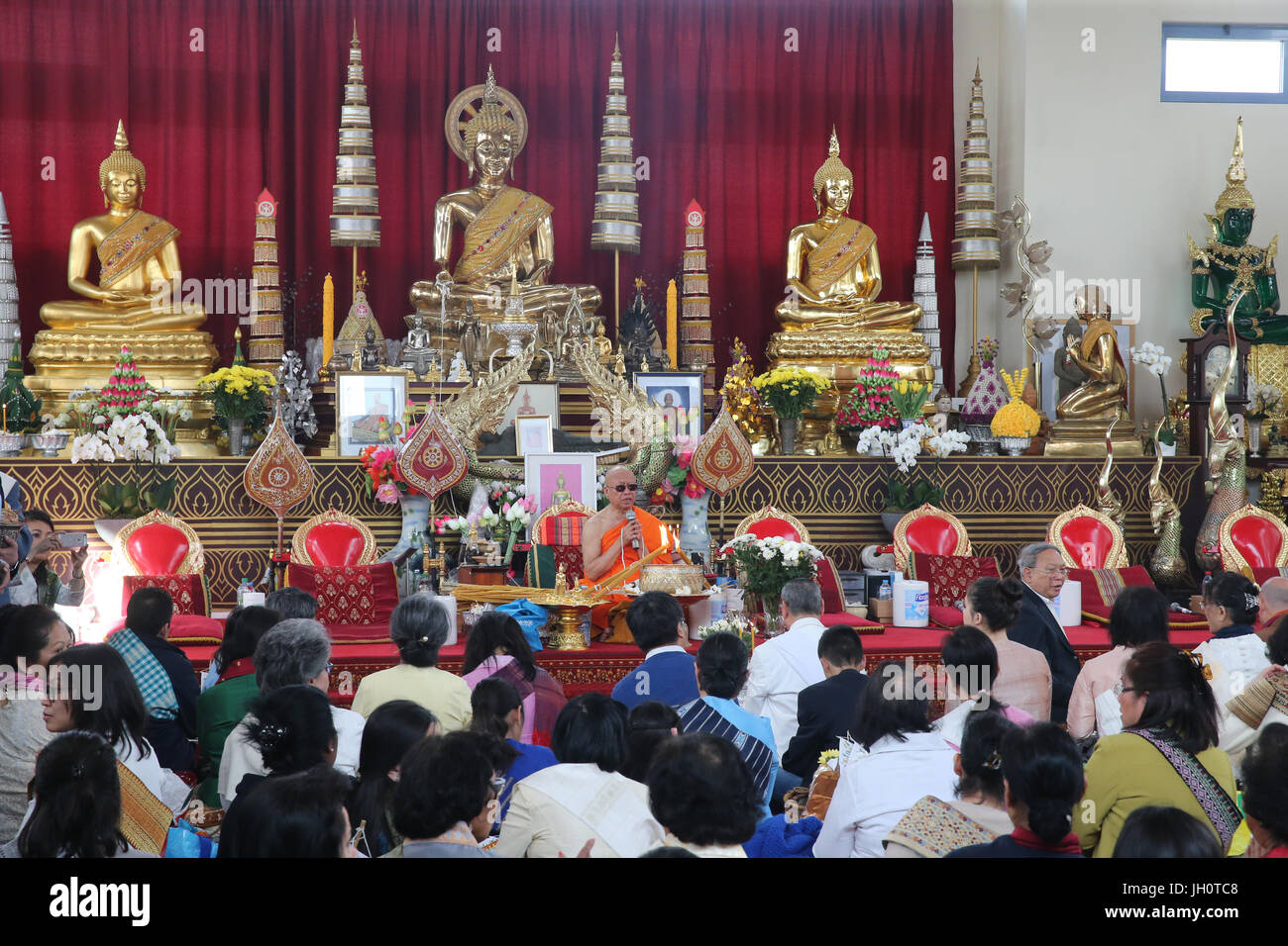 Wat Velouvanaram.  Buddhist ceremony. Lao new year : Boun Pimay Lao.  France. Stock Photo