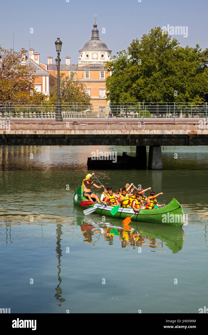 Children canoeing / kayaking on the river Tagus in the grounds of the Royal palace of Aaranjuez  in the Madrid province of Spain Stock Photo