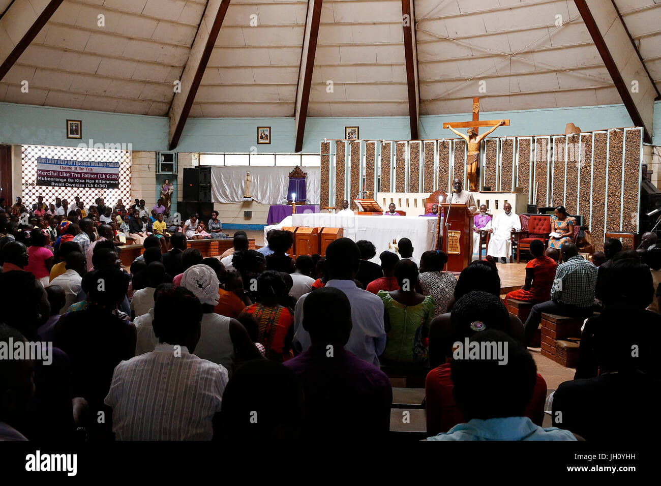Catholic mass church africa hi-res stock photography and images - Alamy