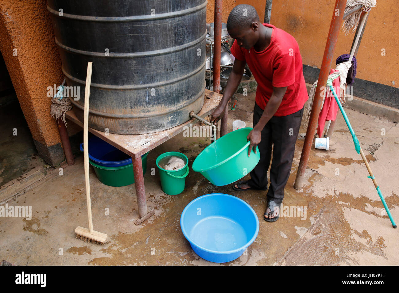 Ugandan using a water tank at mulago parish. Uganda Stock Photo Alamy