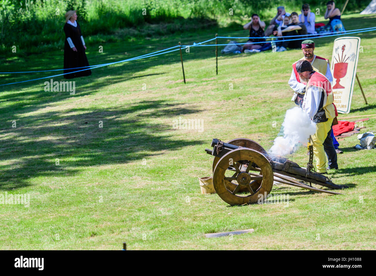 Canon medieval hi-res stock photography and images - Alamy