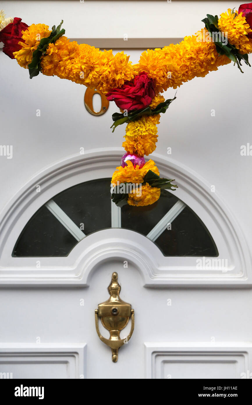 Hindu flower garland hires stock photography and images Alamy