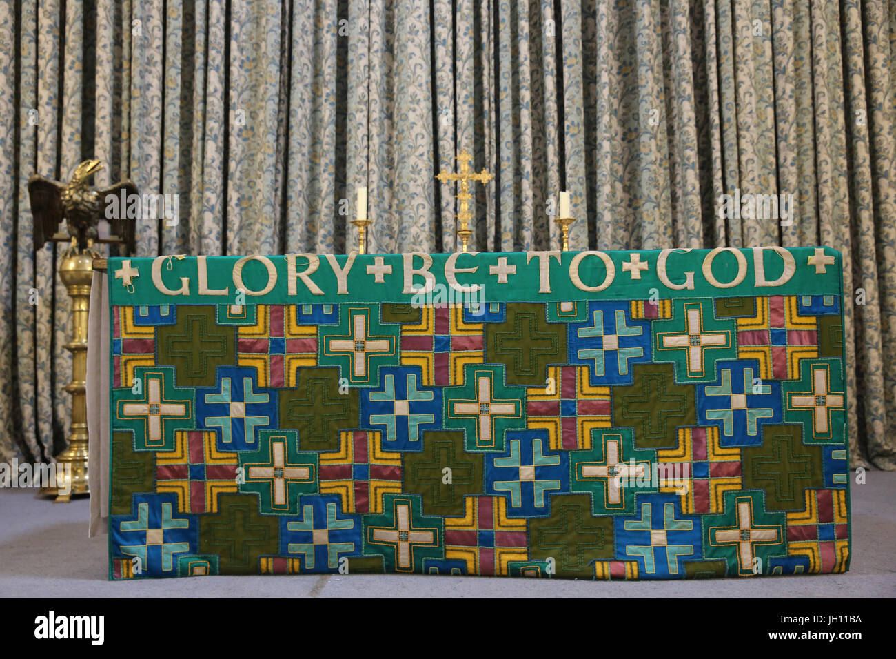 St mary altar hi-res stock photography and images - Alamy