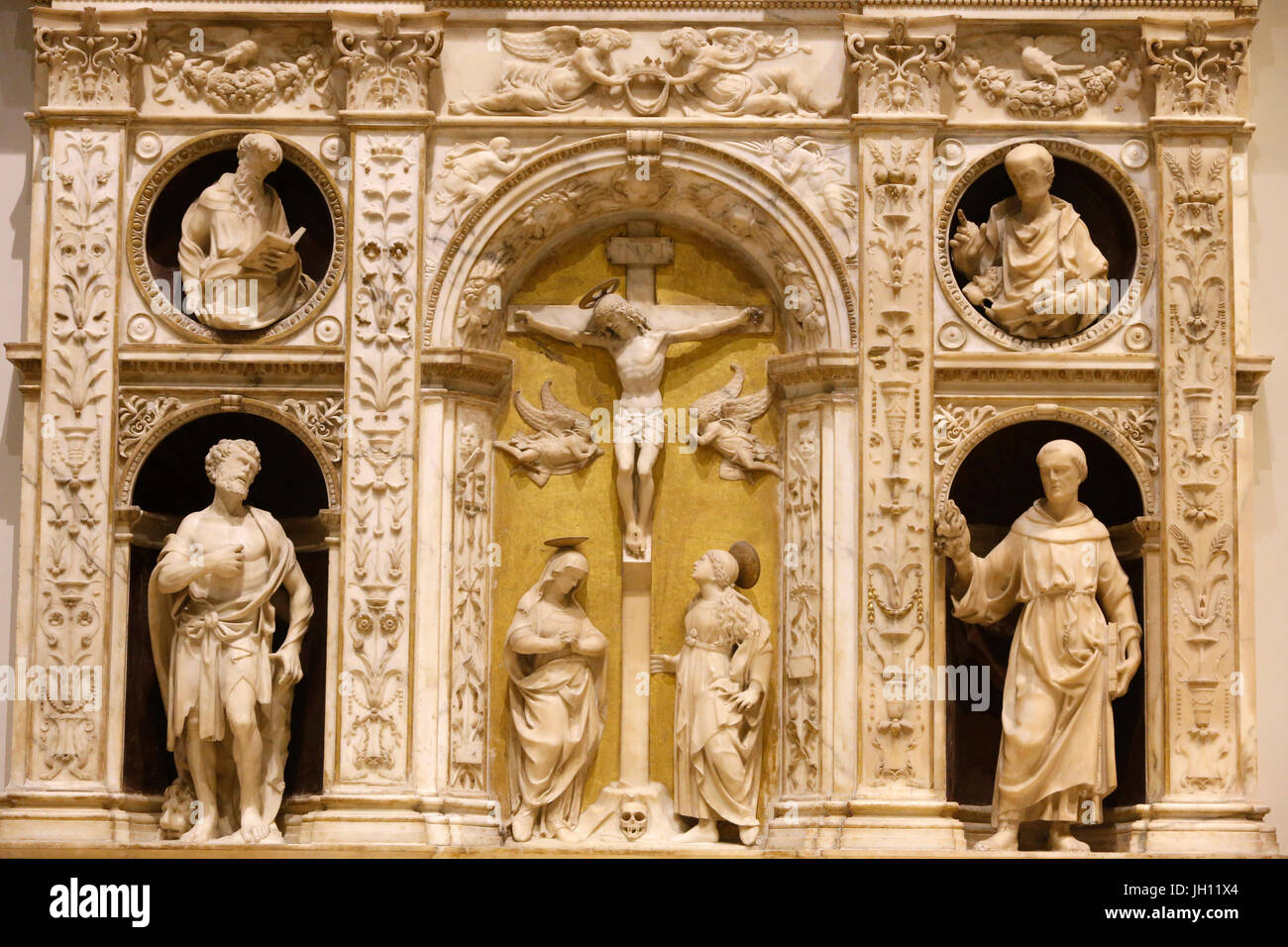 The Victoria and Albert Museum. Altarpiece with the crucifixion flanked by saints. About 1493. Andrea Ferrucci. Italy, Fiesole (Tuscany). Marble. Unit Stock Photo