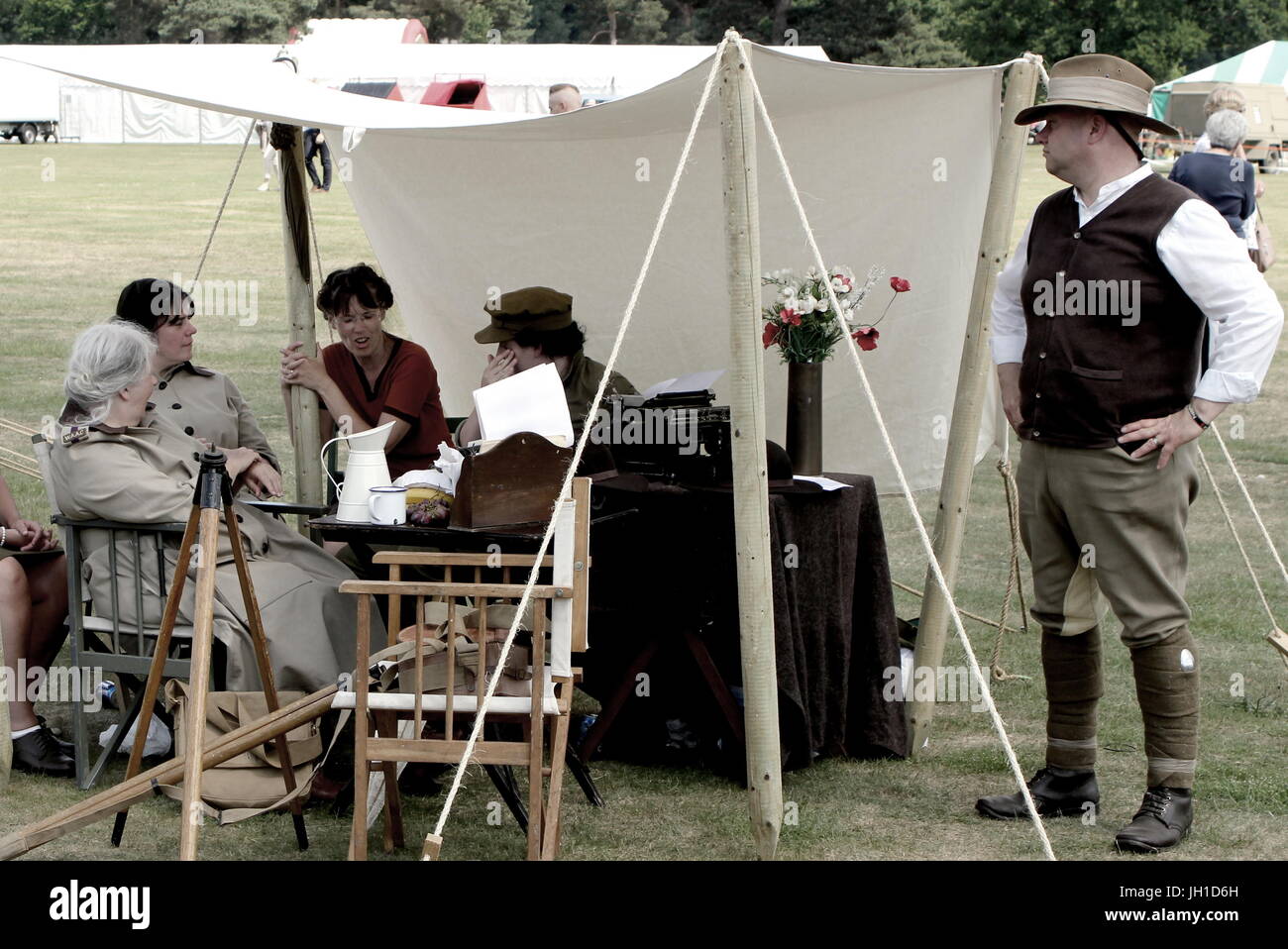 Costume women ww2 hi-res stock photography and images - Alamy