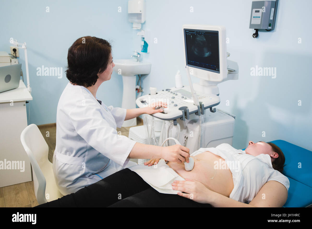 Woman receiving body ultrasound hi-res stock photography and images - Alamy