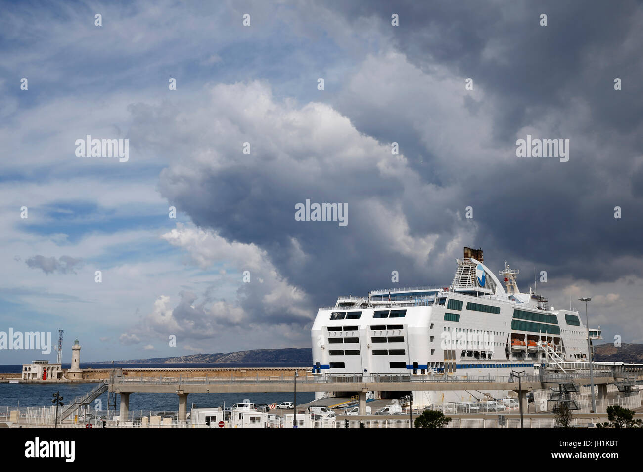 Passenger ferry boat hi-res stock photography and images - Alamy