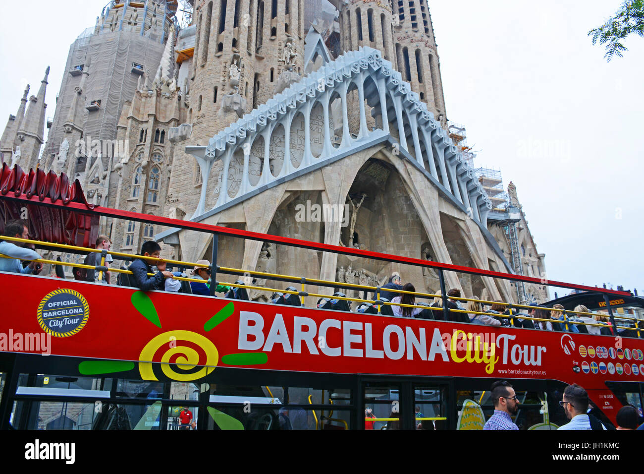 Barcelona City Tour Bus High Resolution Stock Photography And Images Alamy