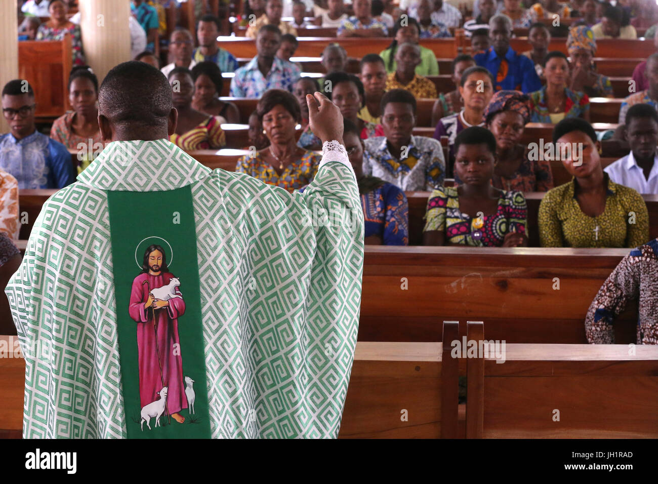 African priest back hi-res stock photography and images - Alamy